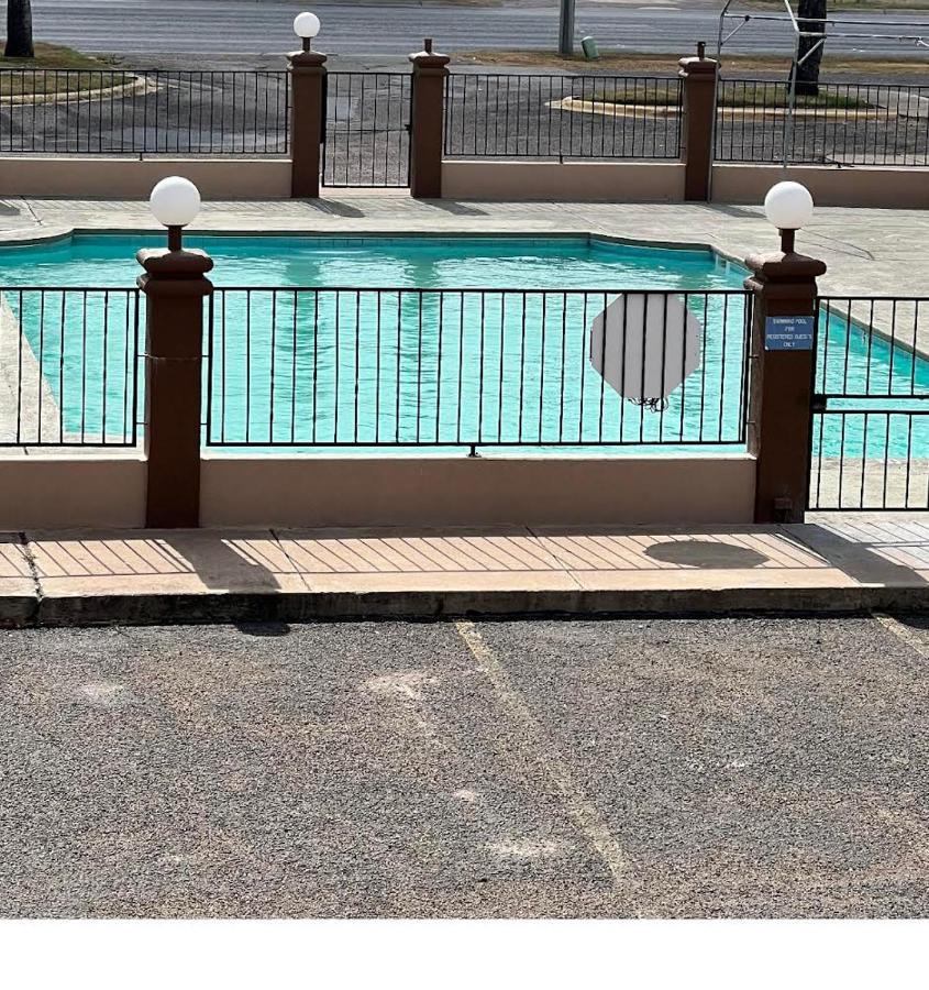 Executive Inn Mercedes Weslaco Exterior photo